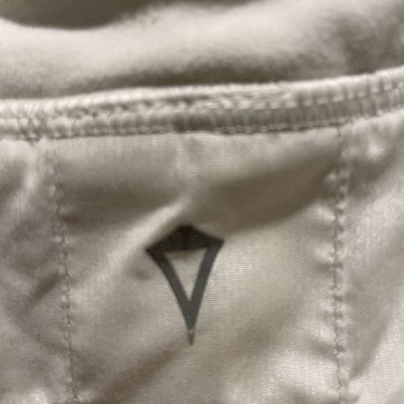 Ivivva by Lululemon Ruffle Back white Skort - Size 8 - Picture 4 of 8